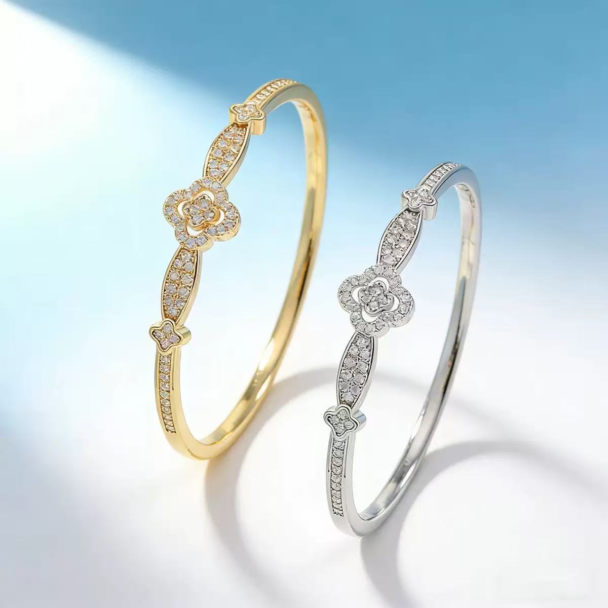 Aureline Clover Bangle