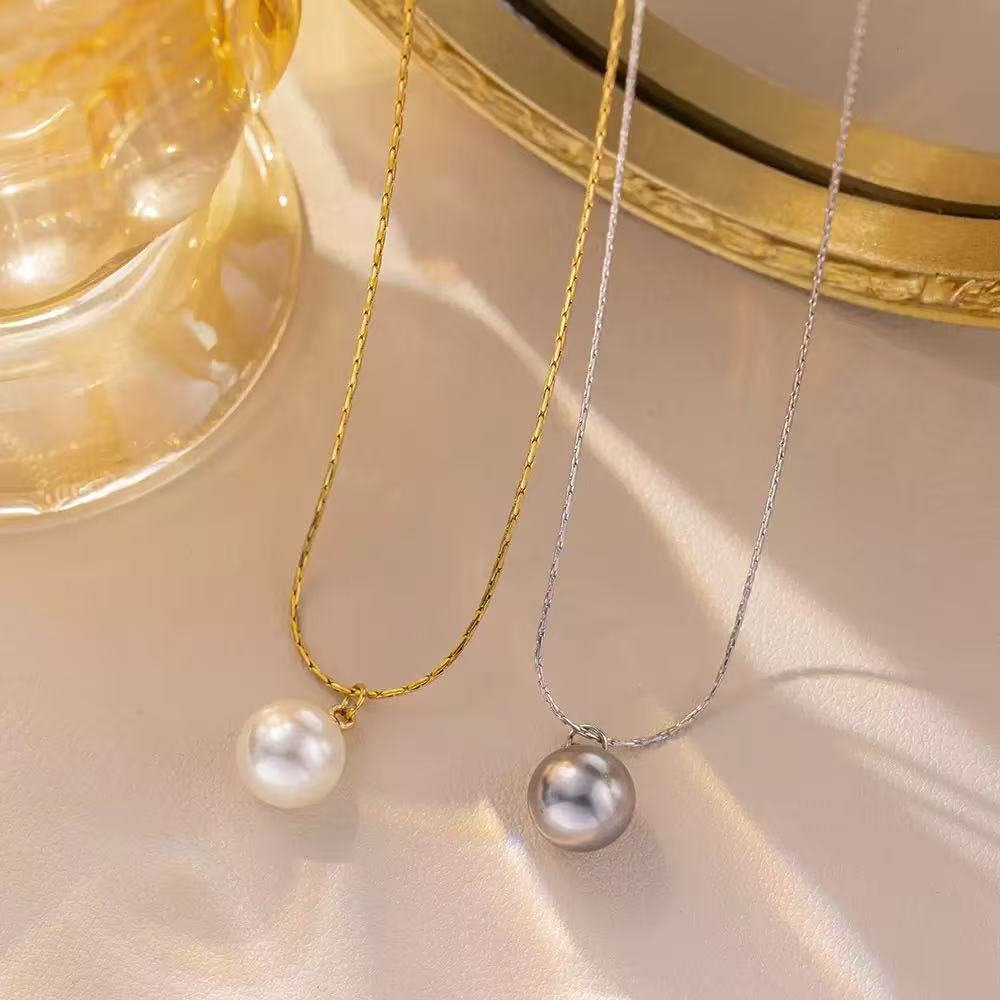 Faux Pearl Single Pendant Necklace