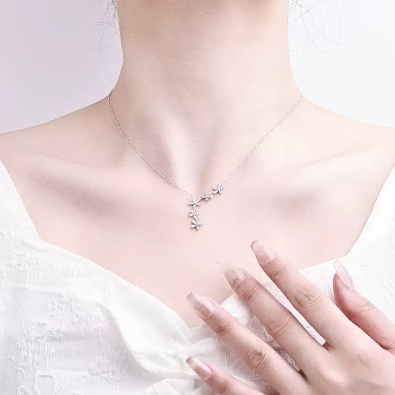 Five Flowers Necklace