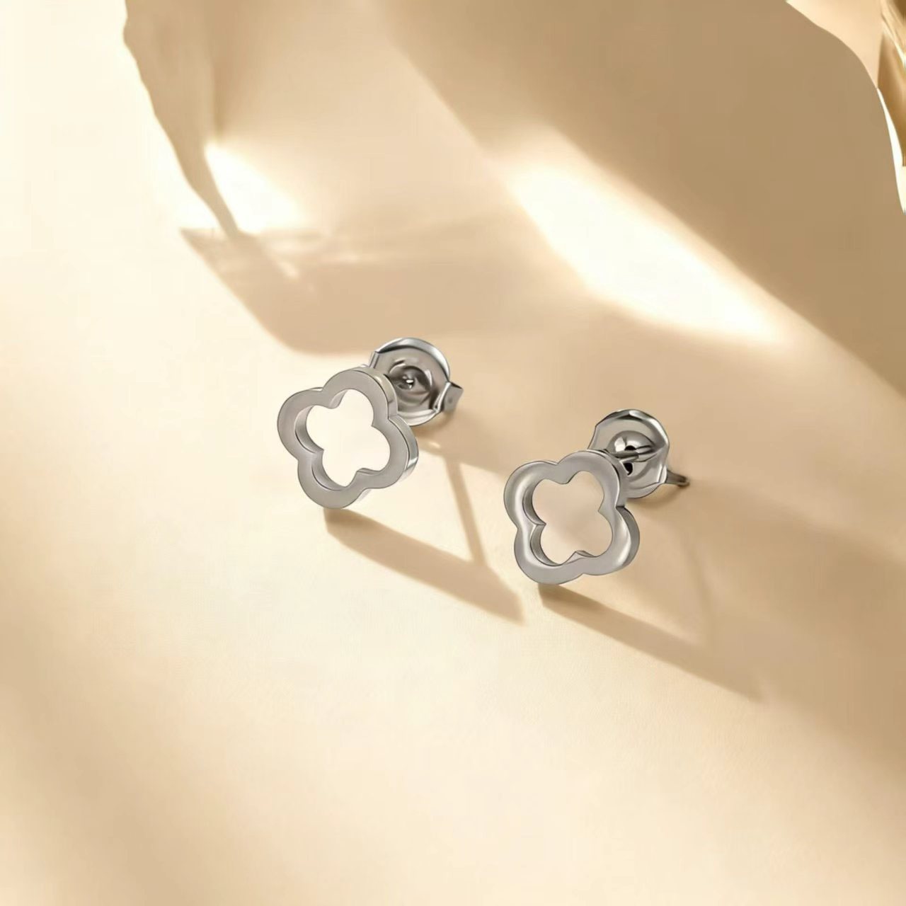 Minimal Clover Set