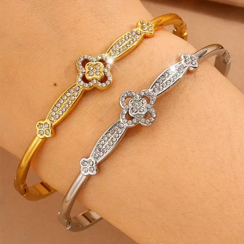 Aureline Clover Bangle