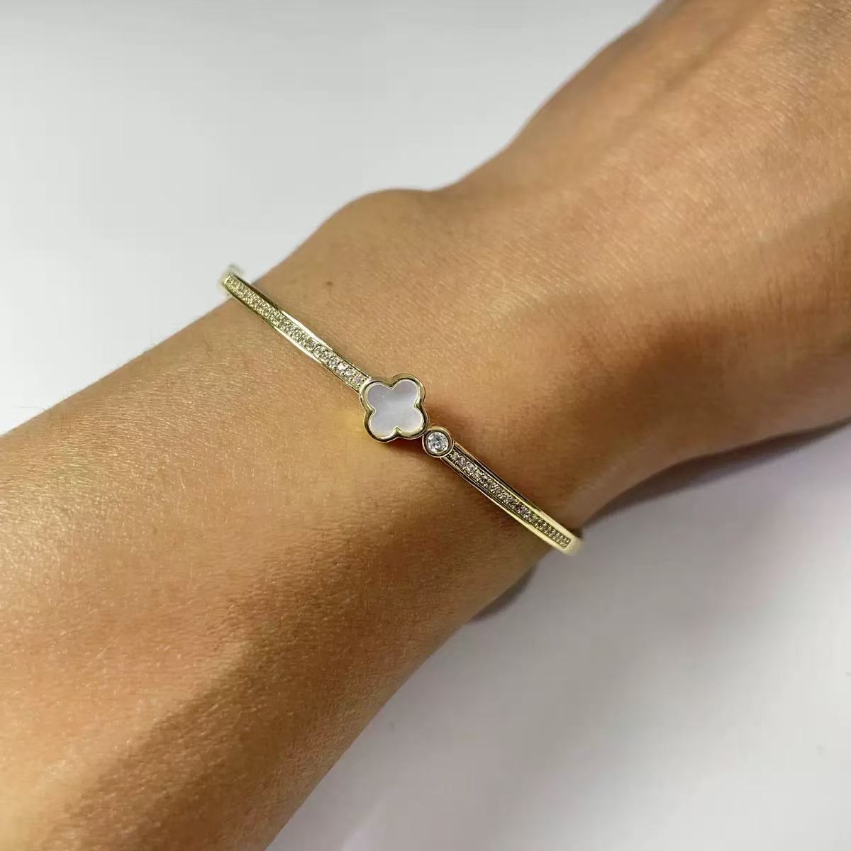 Rhinestone clamp studded Bangle