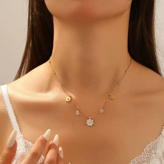 Gold Daisy Necklace