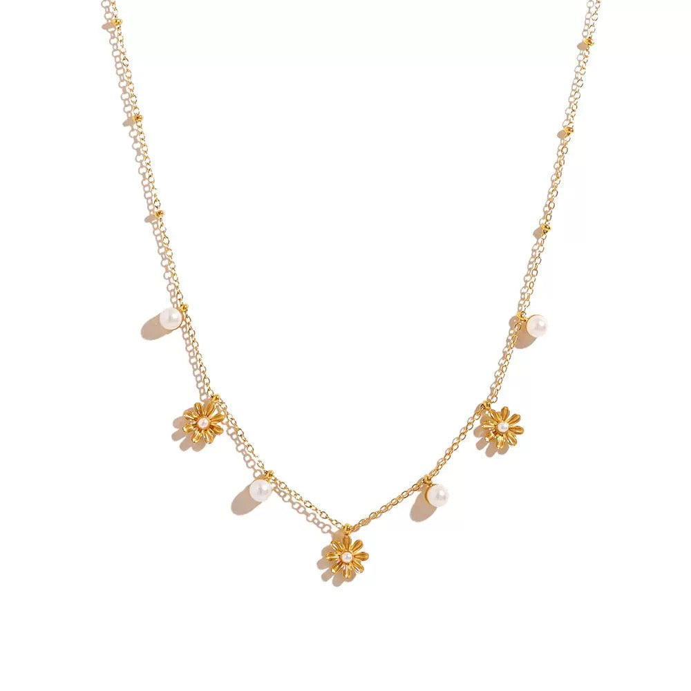 Daisy Pearl Necklace