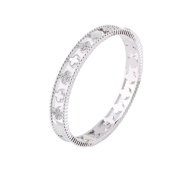 Pulsera de trébol de concha y pedrería