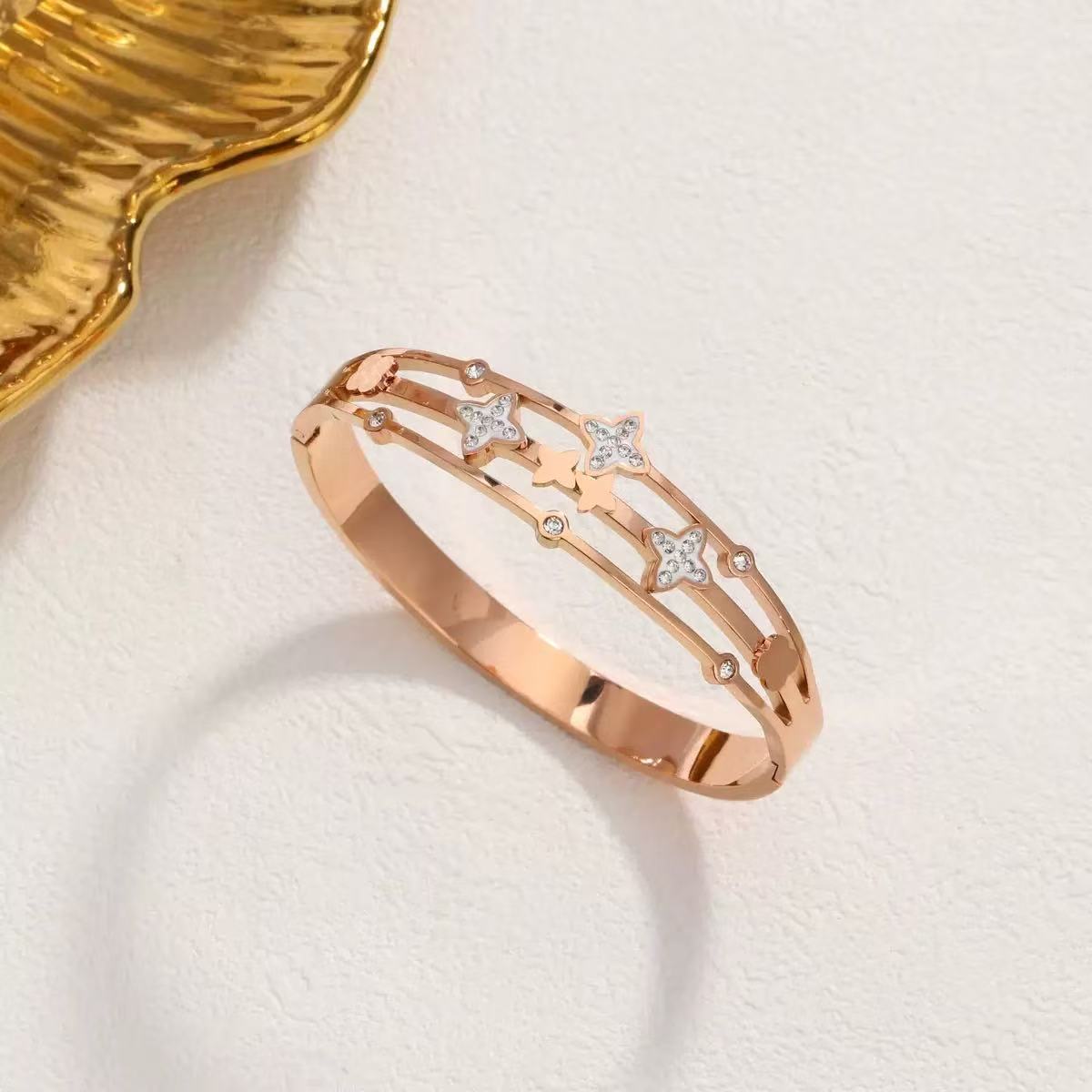 Calyxa Bangle