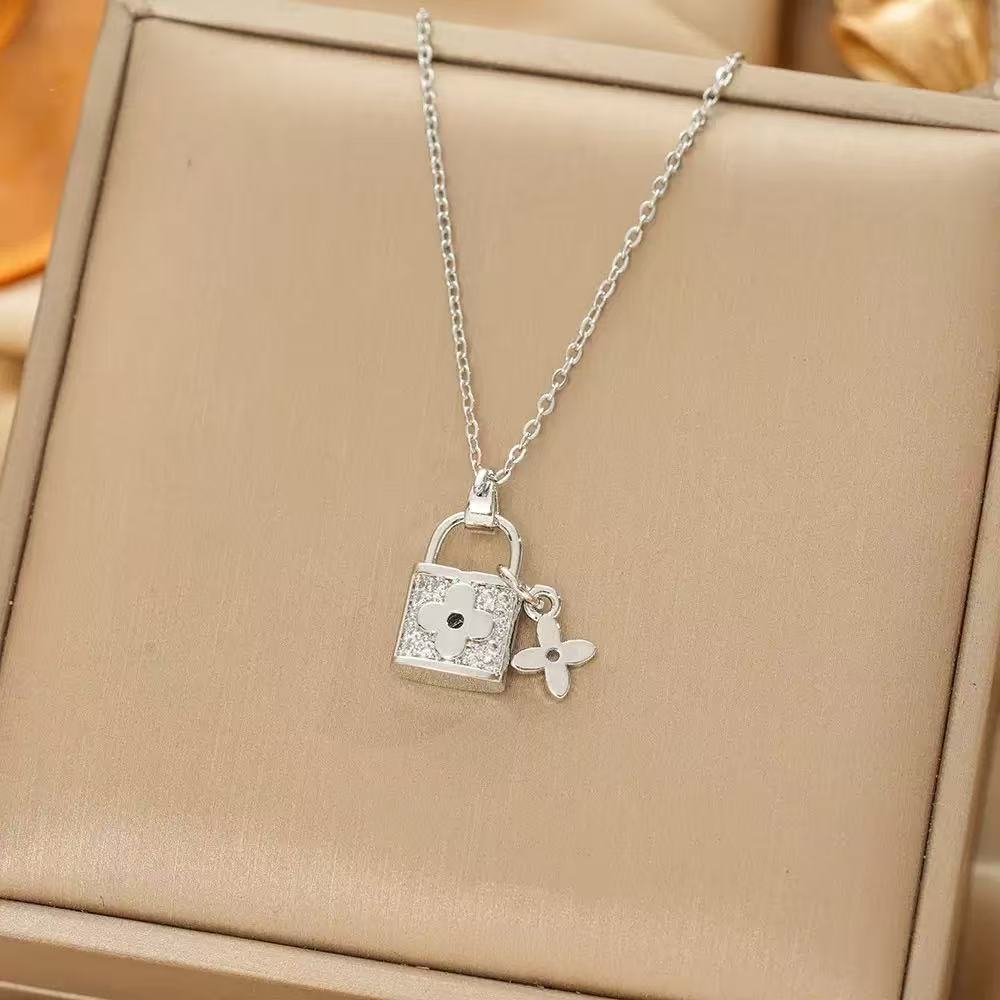 Clover Love Lock Chain