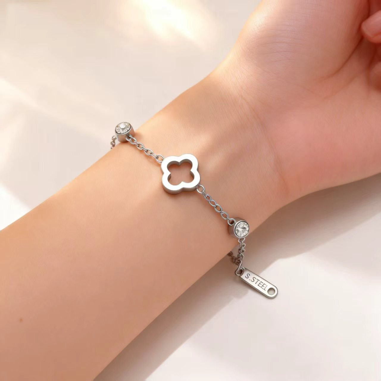 Minimal Clover Set