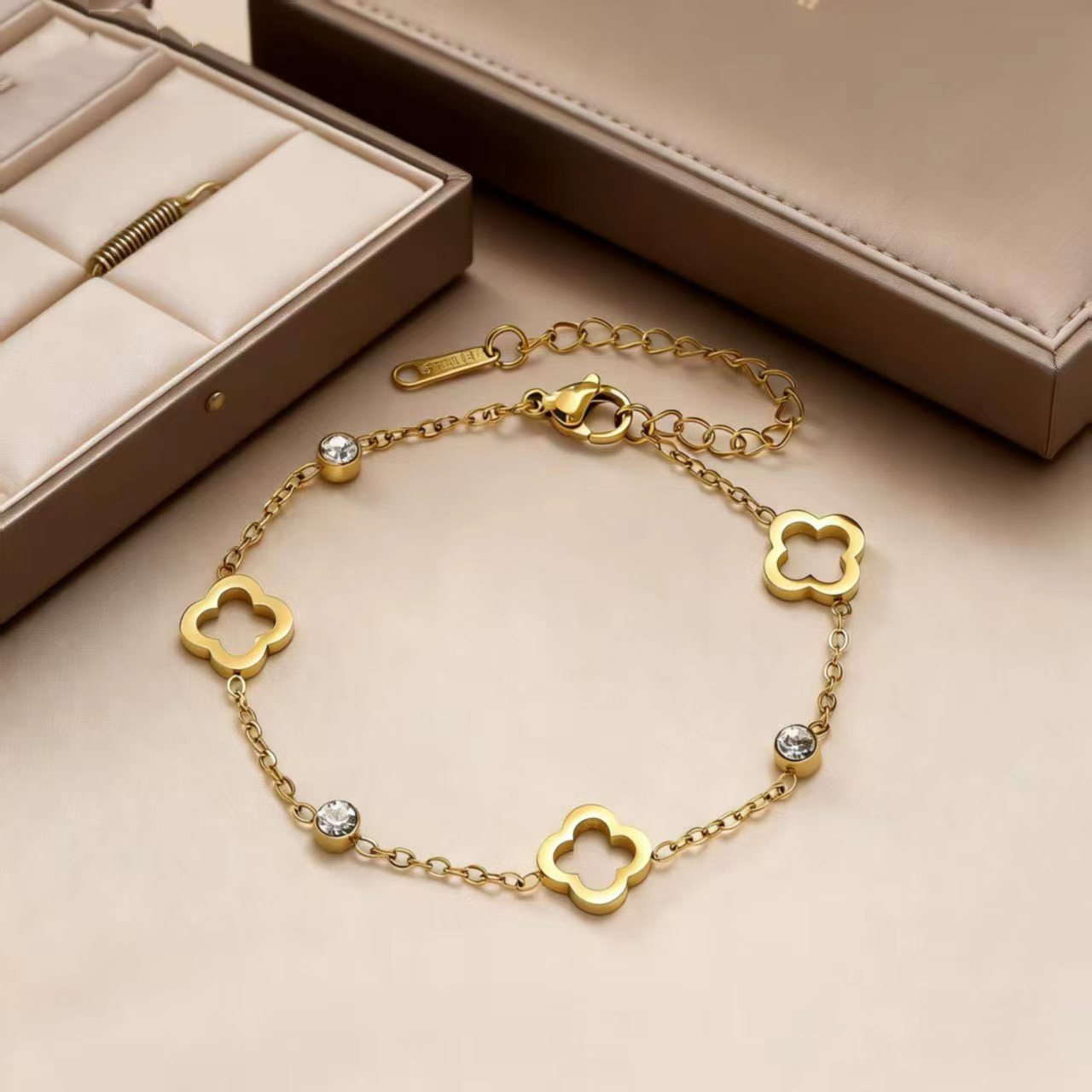 Minimal Clover Set