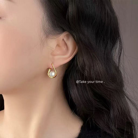Teardrop Pearl Gold Earrings