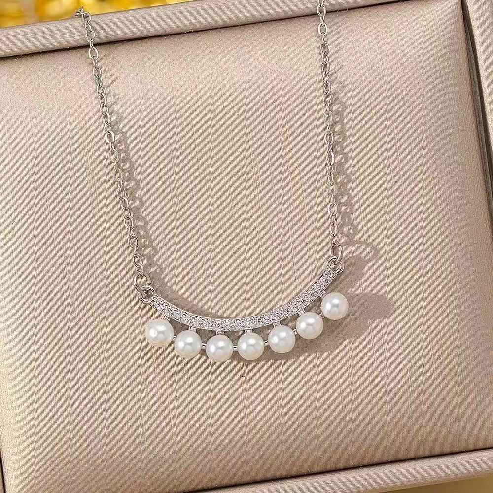 Pearl Arc Diamond Light Necklacec