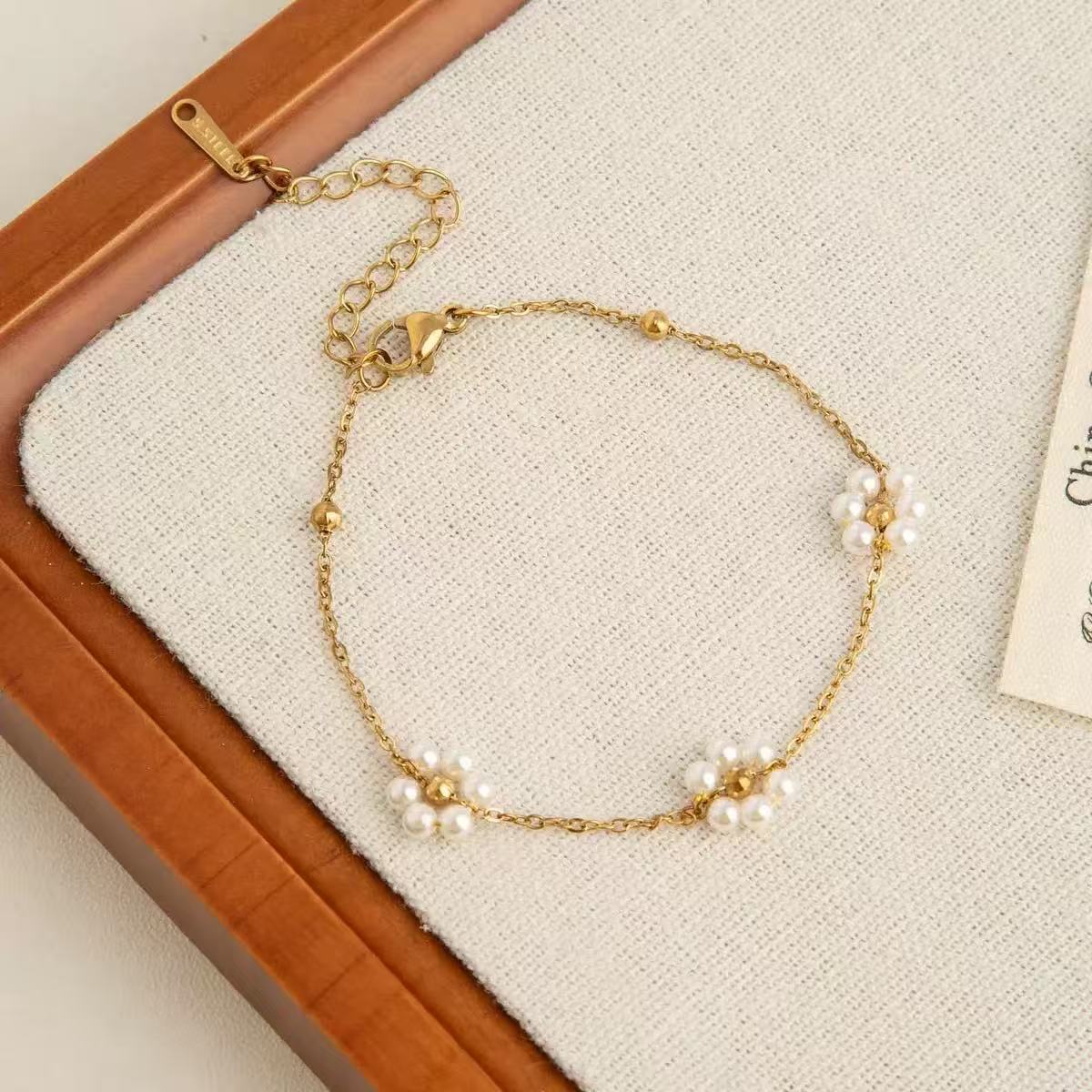 Dainty Pearl Flower Necklace