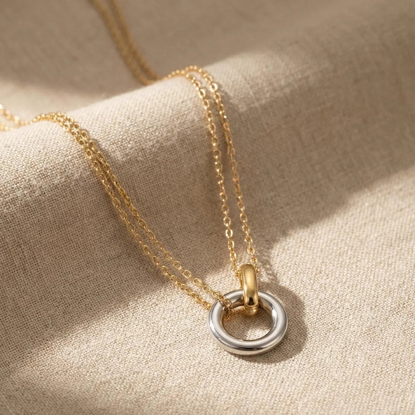 Dainty Interlocking Circle Necklace