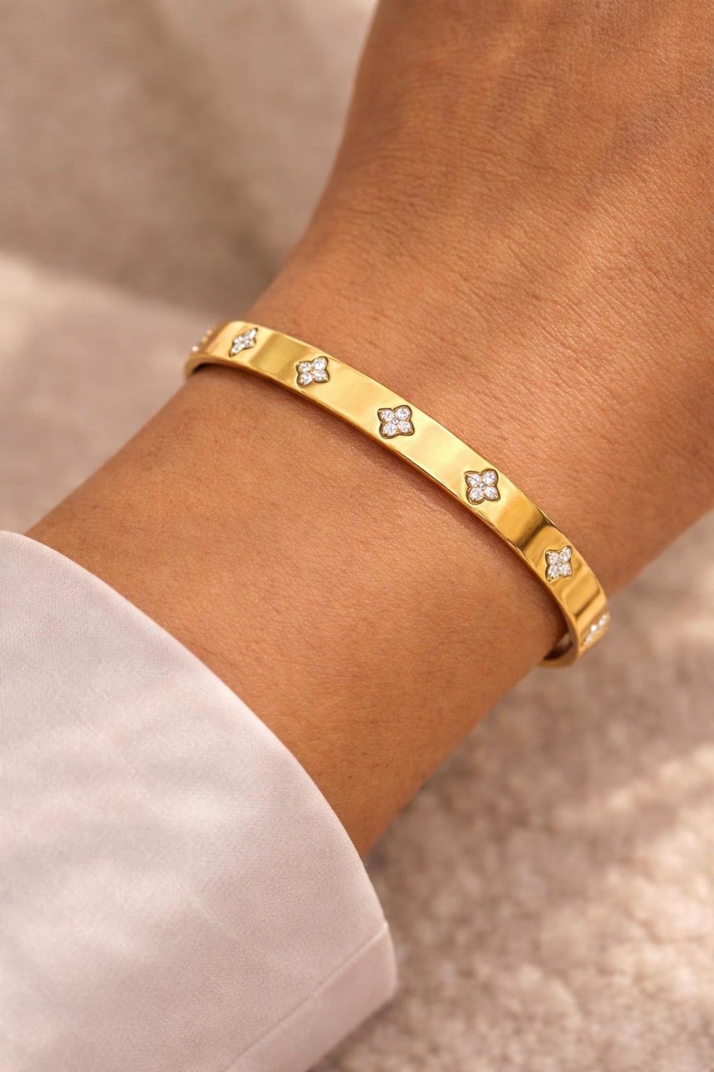 Classical Clover Bangle